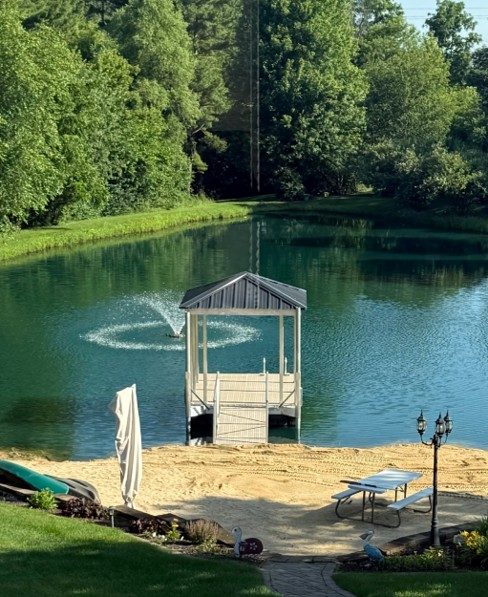 Covered boathouse slip