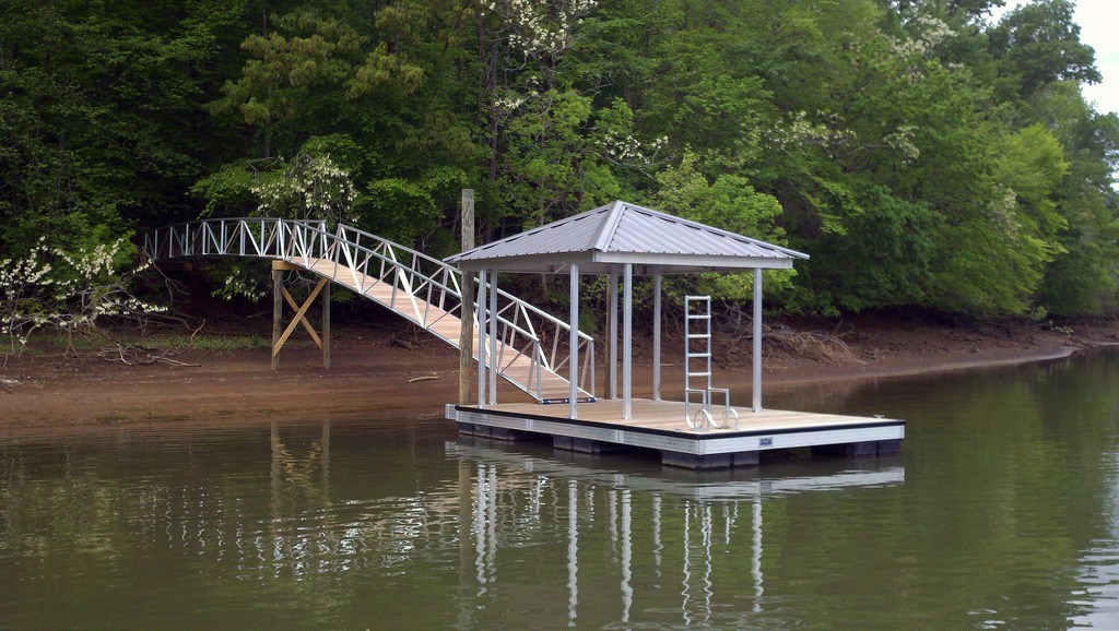 Wahoo floating dock with walkway ramp
